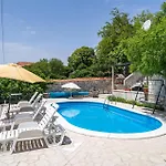 Vakantiehuis Two-Bedroom Holiday Home in Slano